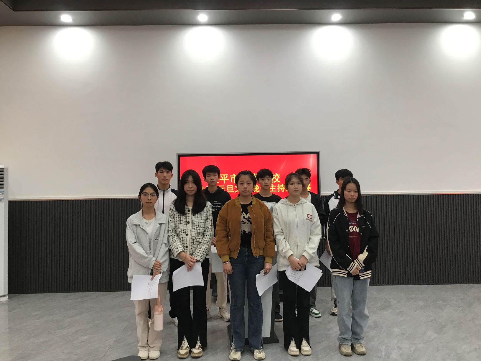 江南游戏网站·(中国)官方网站举办元旦文艺晚会主持人大赛